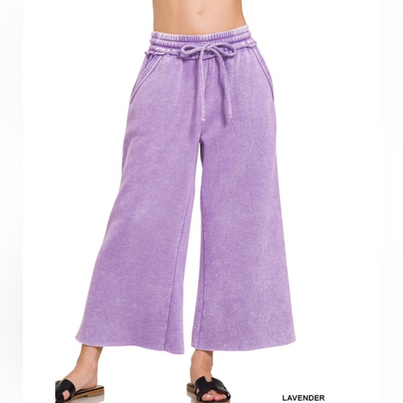 Zenana Outfitters Pants - 190 1 left ❤️ Zenana lavender ACID WASH FLEECE
PALAZZO SWEATPANTS
POCKETS